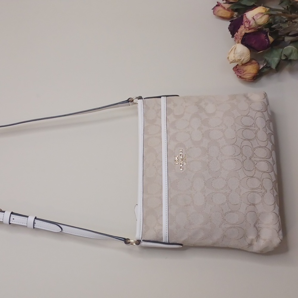 COACH crossbody white leather/canvas signature print